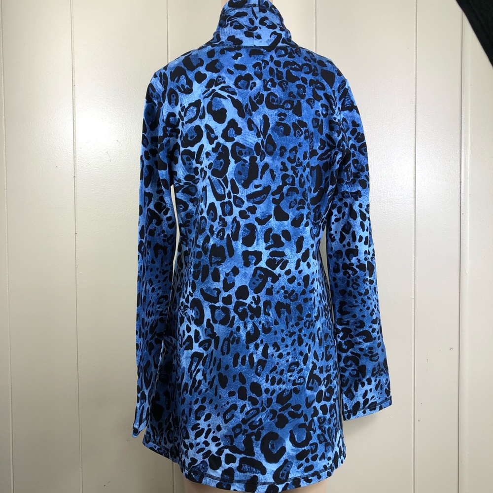 Susan Graver Weekend blue and black cheetah print tunic - Picture 5 of 6